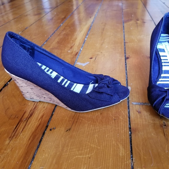 ❌SOLD❌ American Eagle Wedges - Picture 2 of 4